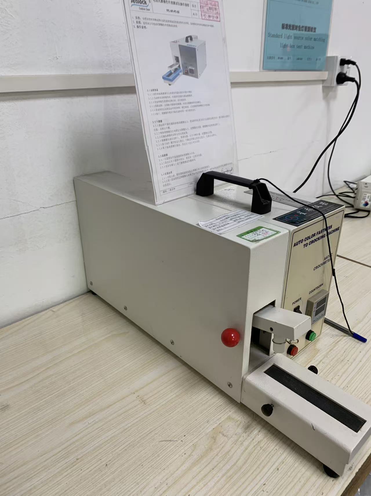 Side view of the crockmeter with cycle counter